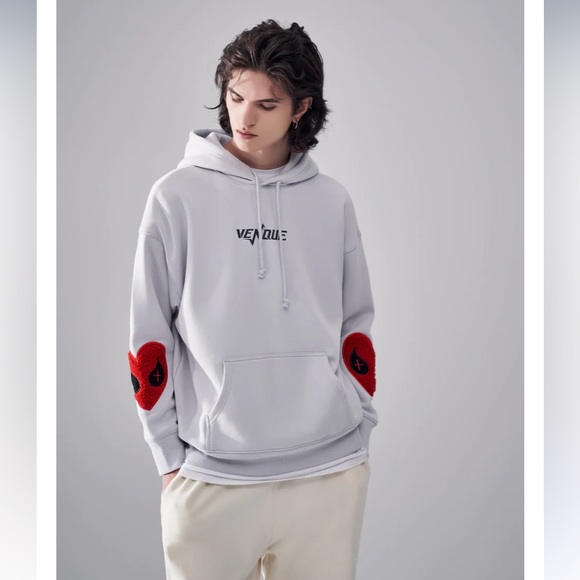 Venque “Amoo love” heart logo hoodie (size: S) - Picture 5 of 16